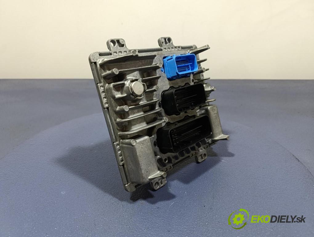 Opel Insignia 2018 riadiaca jednotka Motor: 55503335