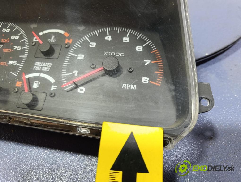 Geo Tracker 1993 Přístrojová deska 34100-60A11