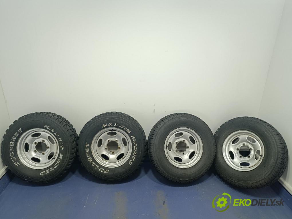 Geo Tracker 1993 Ráfky Ocel z Pneumatiky