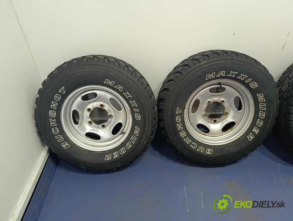 Geo Tracker 1993 Ráfky Ocel z Pneumatiky