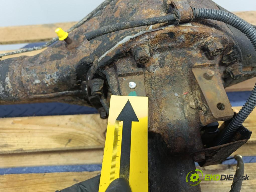 Geo Tracker 1993 Most: Zadný: