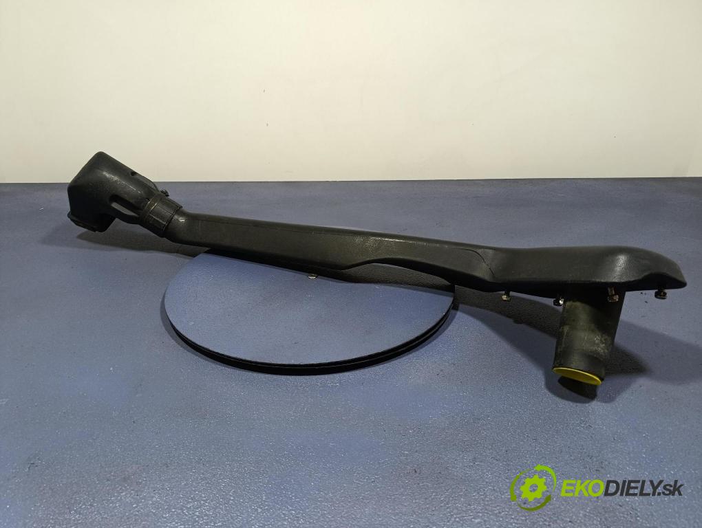 Geo Tracker 1993 Prívod: Vzduch: