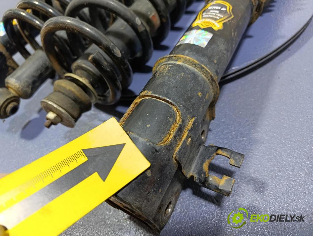 Geo Tracker 1993 tlmič Predné Vľavo.:
