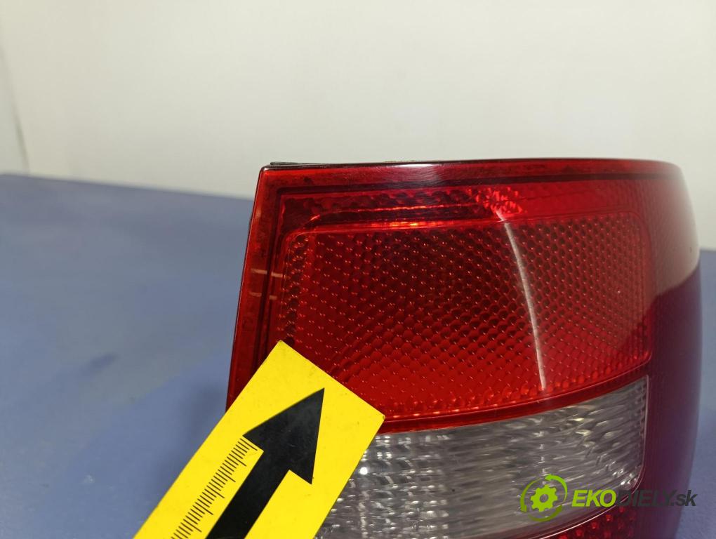 Audi A6 1998 svetlo / reflektor zad Prava: Vonkajsia: