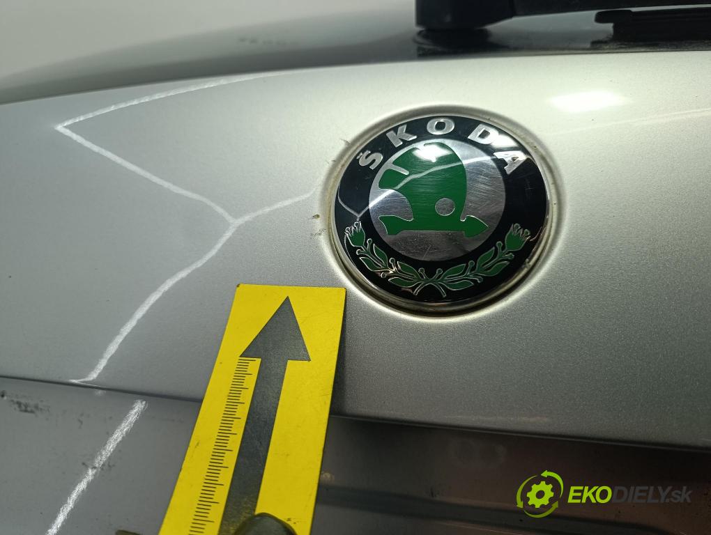 Skoda Octavia 2009 zadna dveře kufra: kufra: