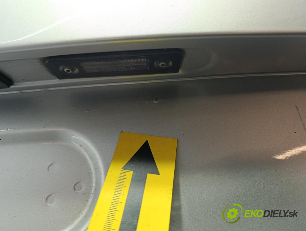 Skoda Octavia 2009 zadna dveře kufra: kufra: