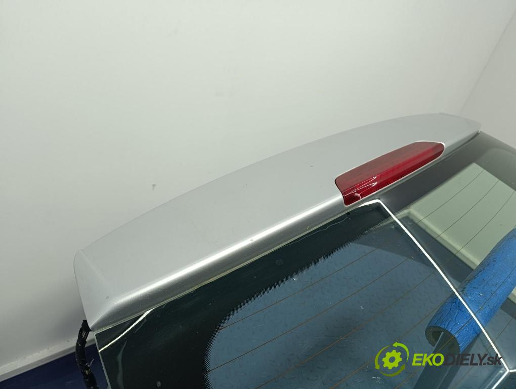 Skoda Octavia 2009 zadna dveře kufra: kufra: