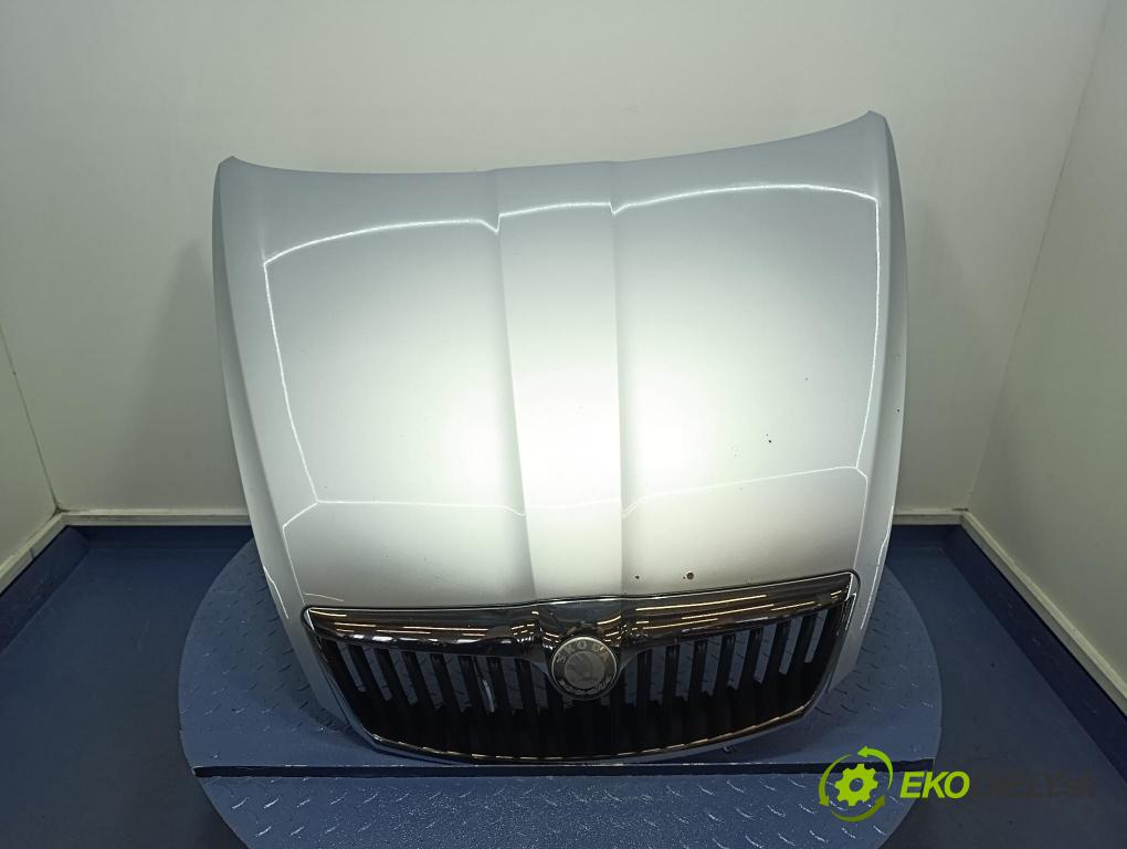 Skoda Octavia 2009 kapota přední: