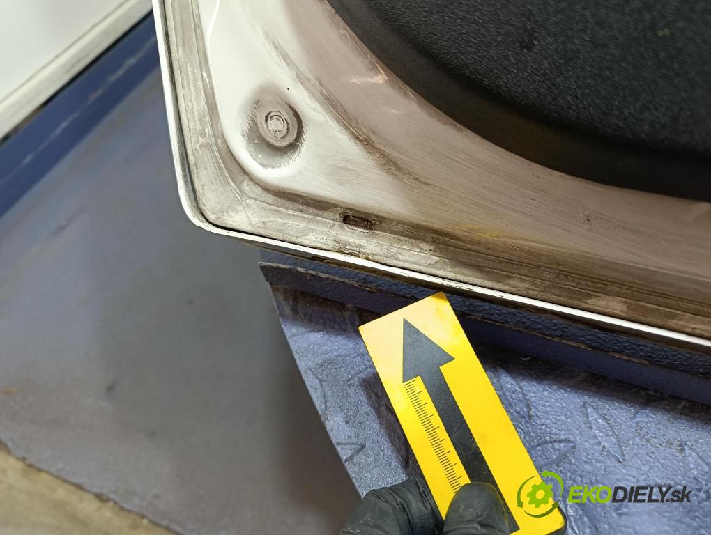 Citroen C4 picasso 2008 zadní dveře kufra: kufr 