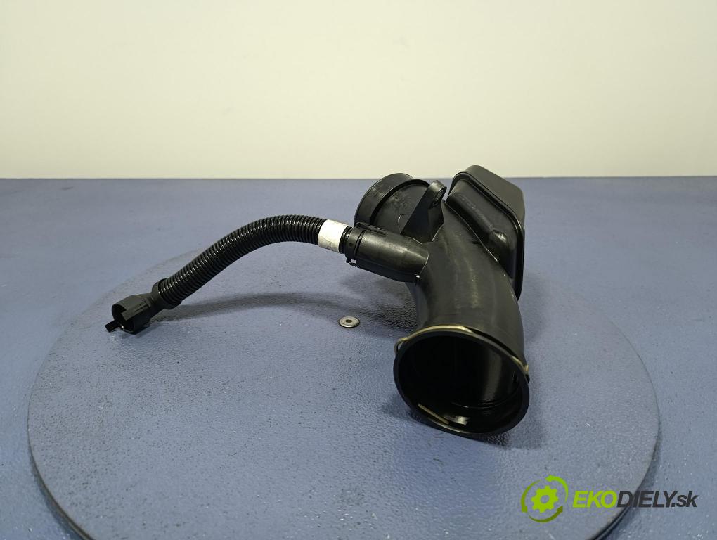 Bmw X4 2023 trubka Vzduch: 8587573