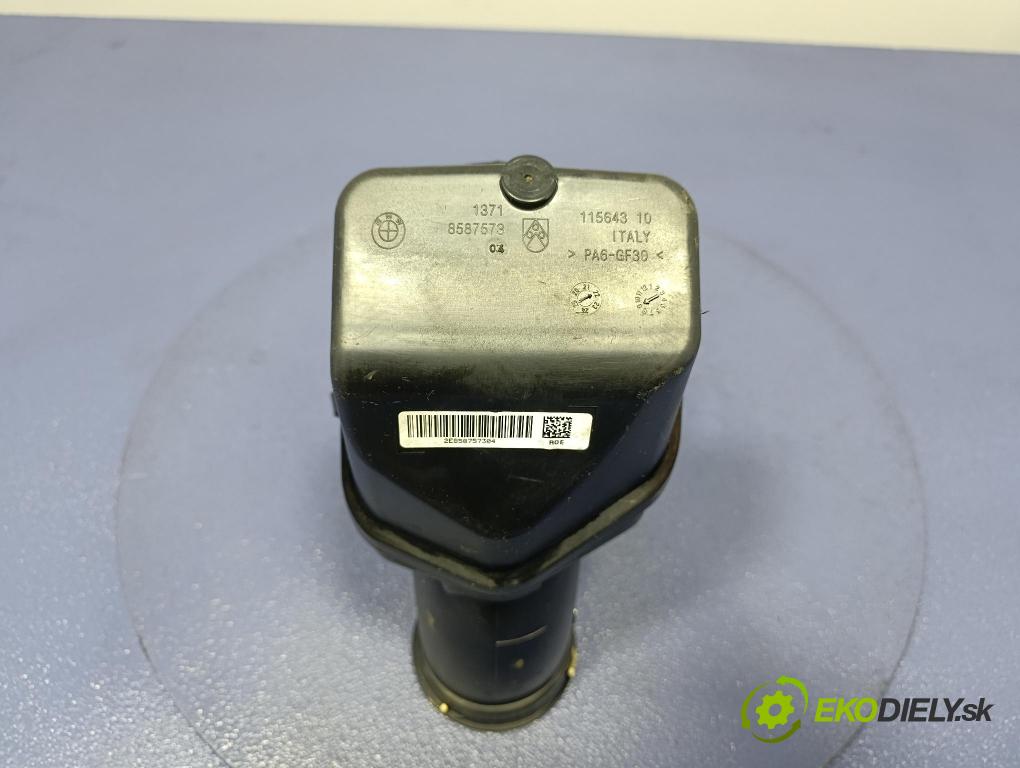 Bmw X4 2023 trubka Vzduch: 8587573