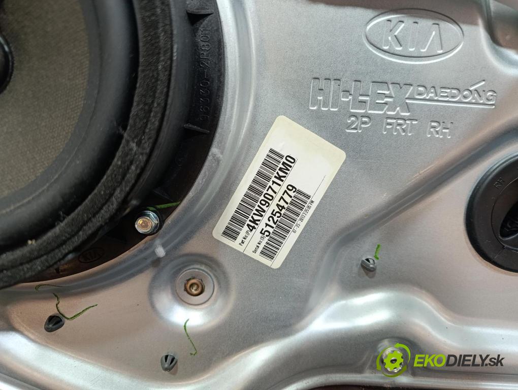 Kia Sorento 2013 dveře před prave