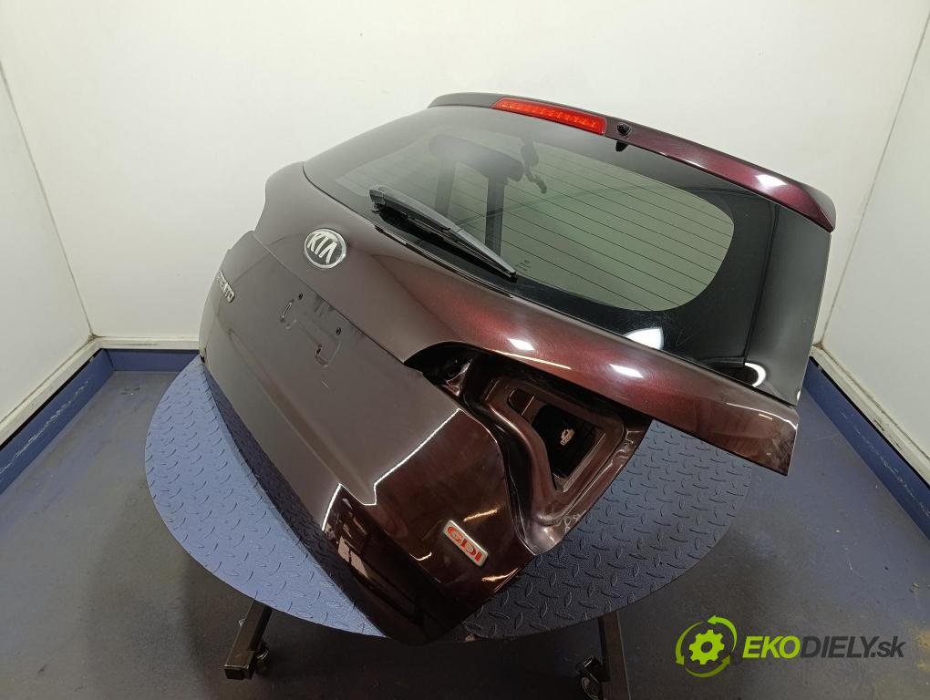 Kia Sorento 2013 zadní dveře kufra: kufr