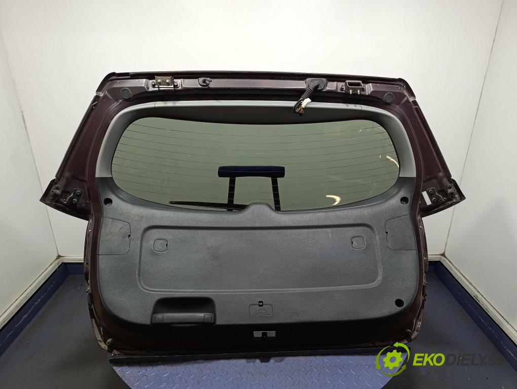 Kia Sorento 2013 zadní dveře kufra: kufr 