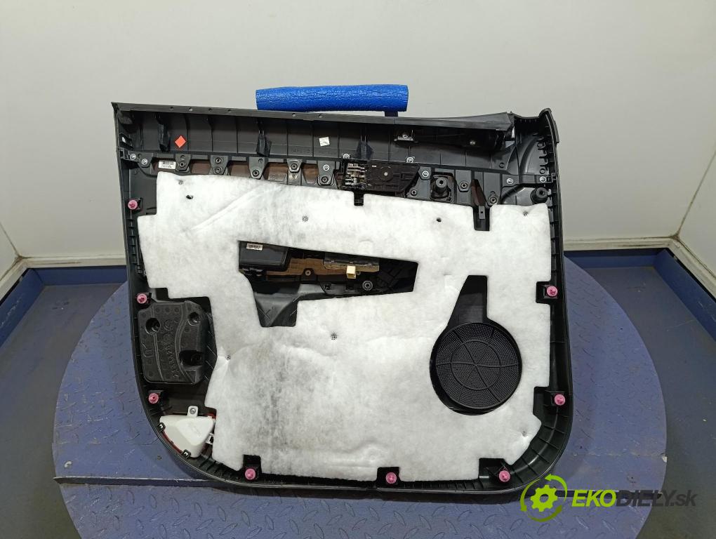 Kia Sorento 2013 Tapacír: dveře před Práva: