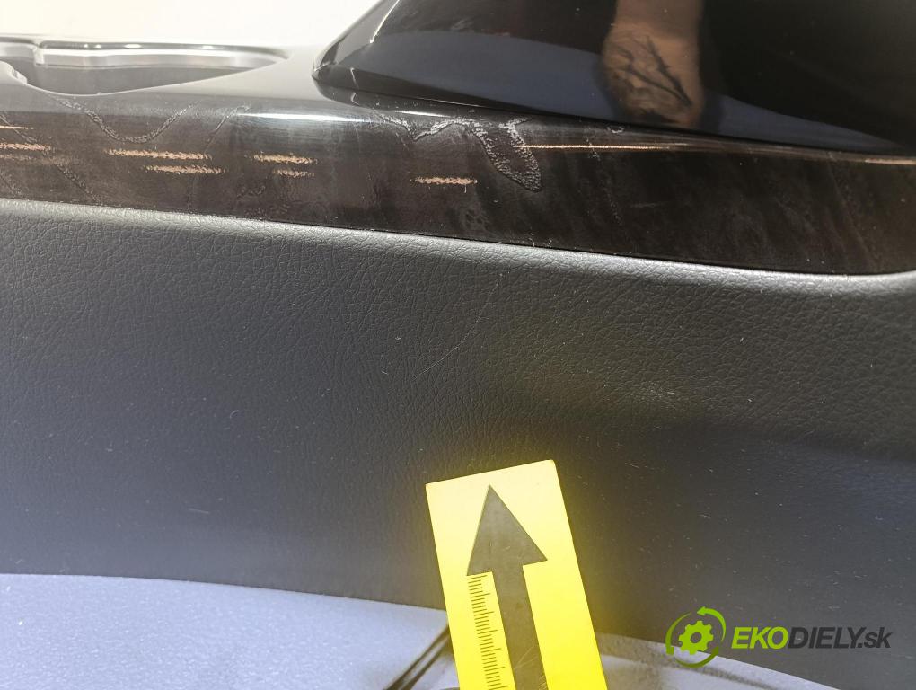 Kia Sorento 2013 Tunel: Střední: