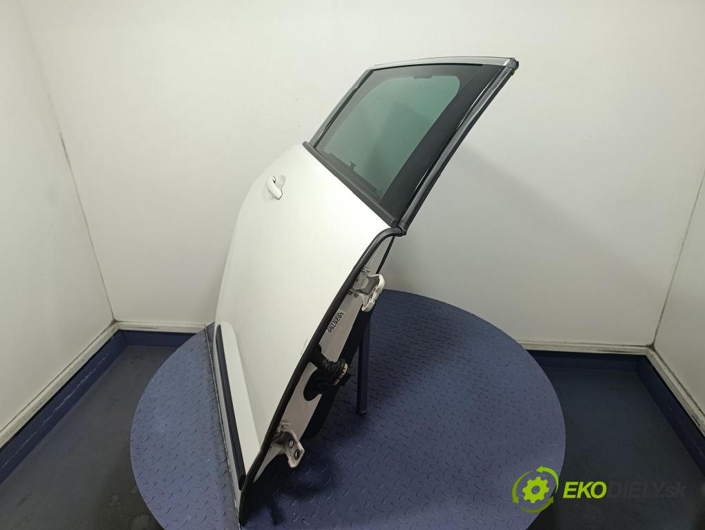 Peugeot 3008 2013 dveře Zad: prave