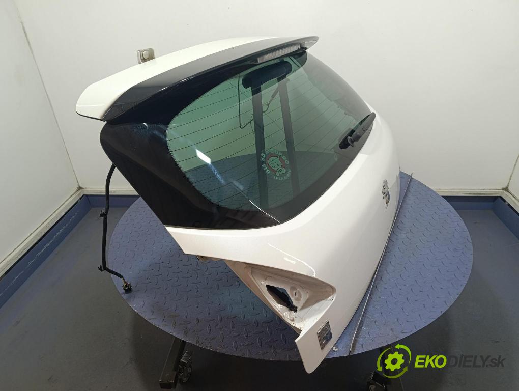 Peugeot 3008 2013 zadní dveře kufra: kufr