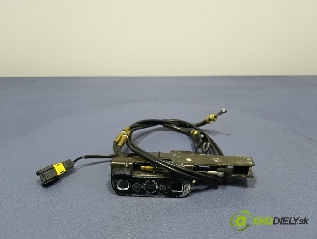 Peugeot 206 2003 zámek Klapky: kufr