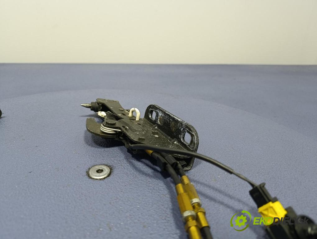 Peugeot 206 2003 zámek Klapky: kufr