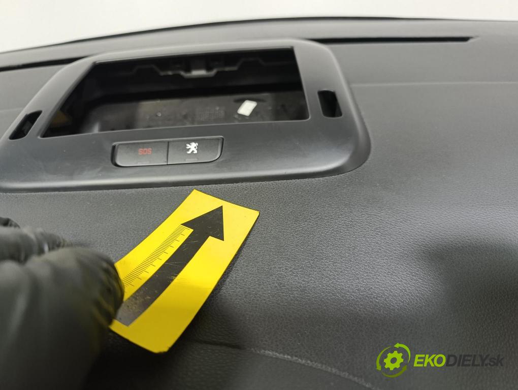 Peugeot 3008 2013 kokpit,přistrojova deska 9803188580
