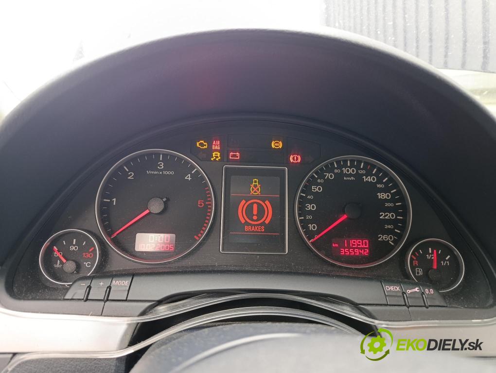Audi A4 2006 Přístrojová deska