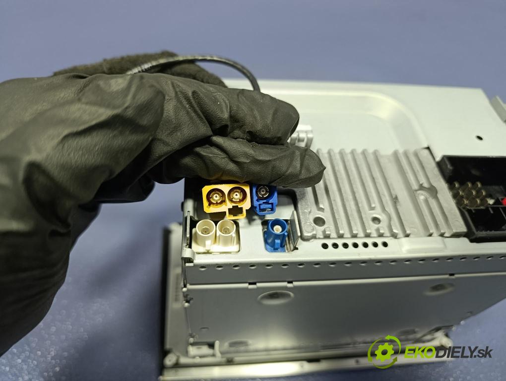 Audi A4 2006 Radio I Navigace: 8E0035192G