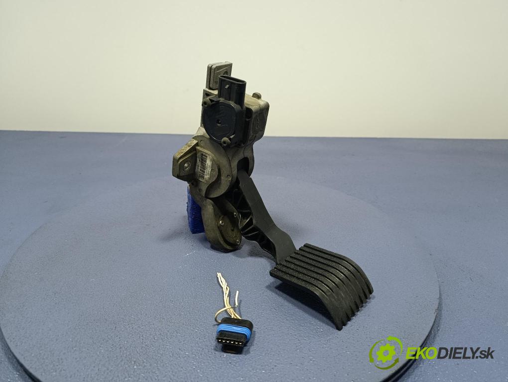 Solaris Urbino 2010 pedal Plyn: 1785205