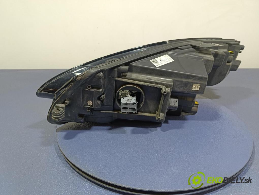 Jaguar E-pace 0 světlo v pravo: J9C3-13W029-ED