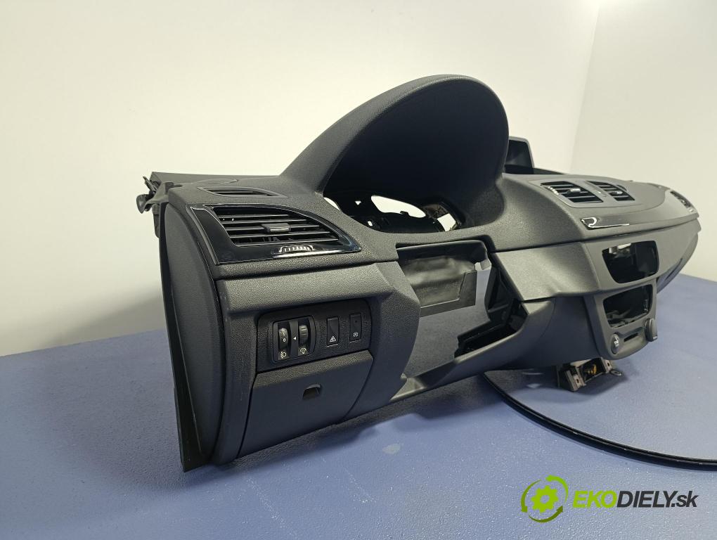Renault Megane 2014 kokpit,přistrojova deska 681008137R