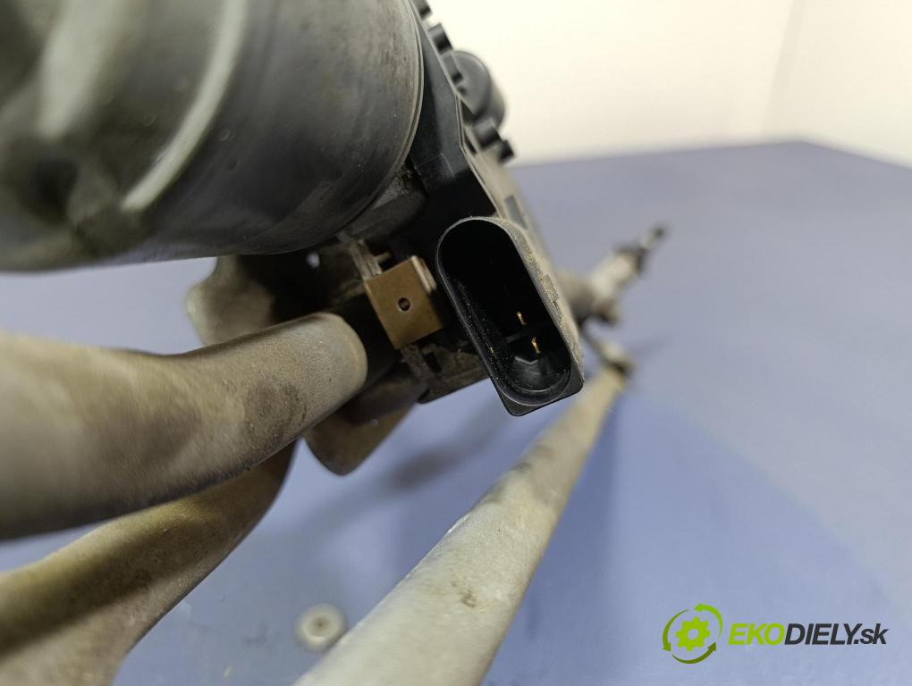 Audi A6 2005 mechanismus motorek Stěrače: před 4F1955023H