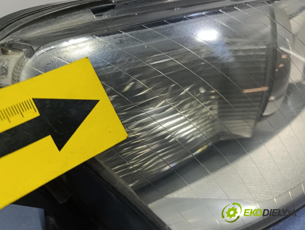 Audi A6 2005 Reflektor: v pravo:
