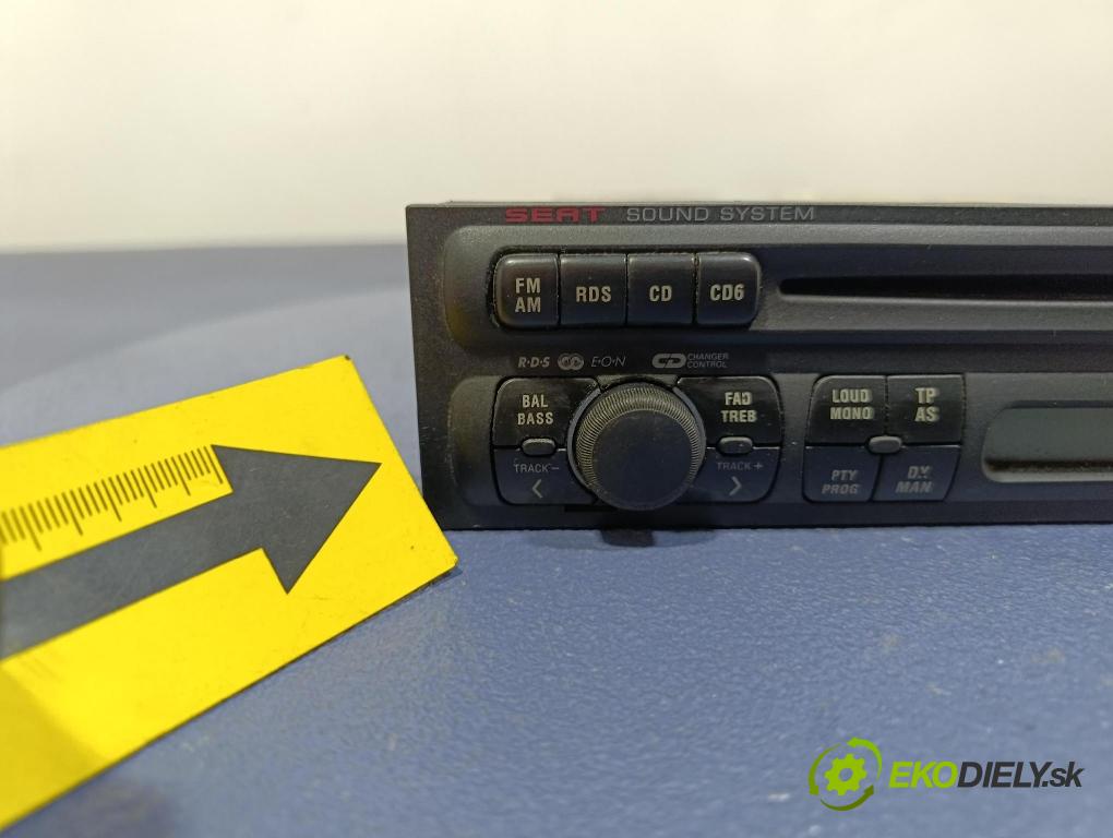 Seat Leon 2003 Radio I Navigácia: 1M0035186K