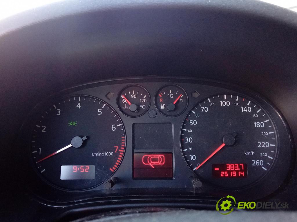 Audi A3 2003 Přístrojová deska 8L0920900L