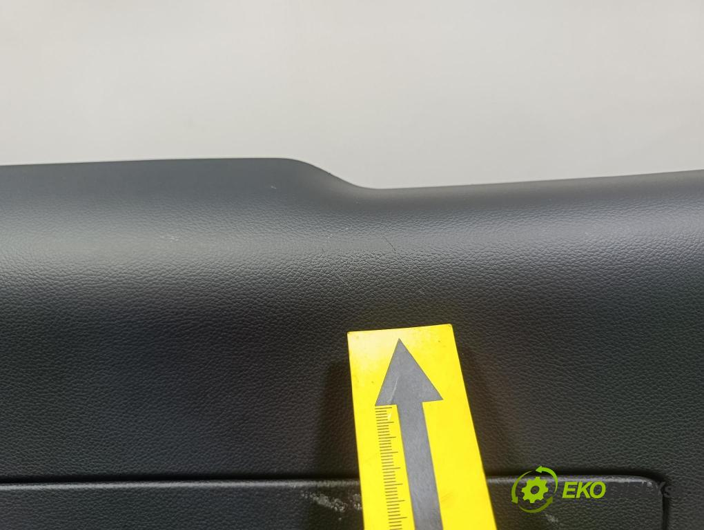 Audi A6 2014 Tapacír: kufr 4G9867979E