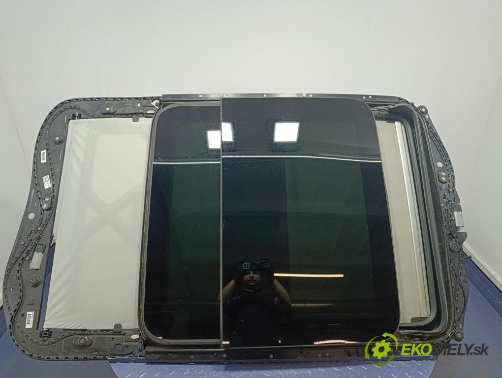 Audi A6 2014 Střešní okno: 4G9877307