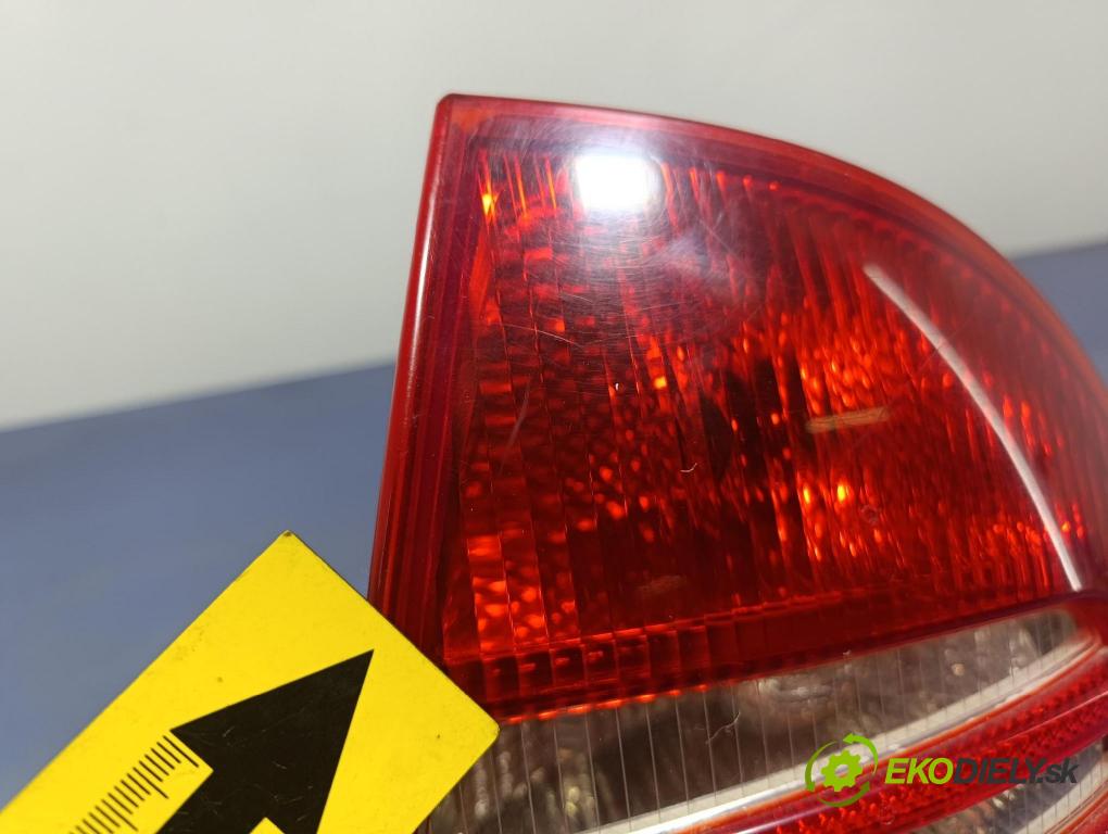 Skoda Superb 2003 světlo Zad: Práva: Mimo: 3U5945096
