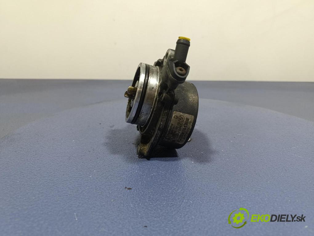 Bmw Seria 5 2000 čerpadlo vakuová 7795142