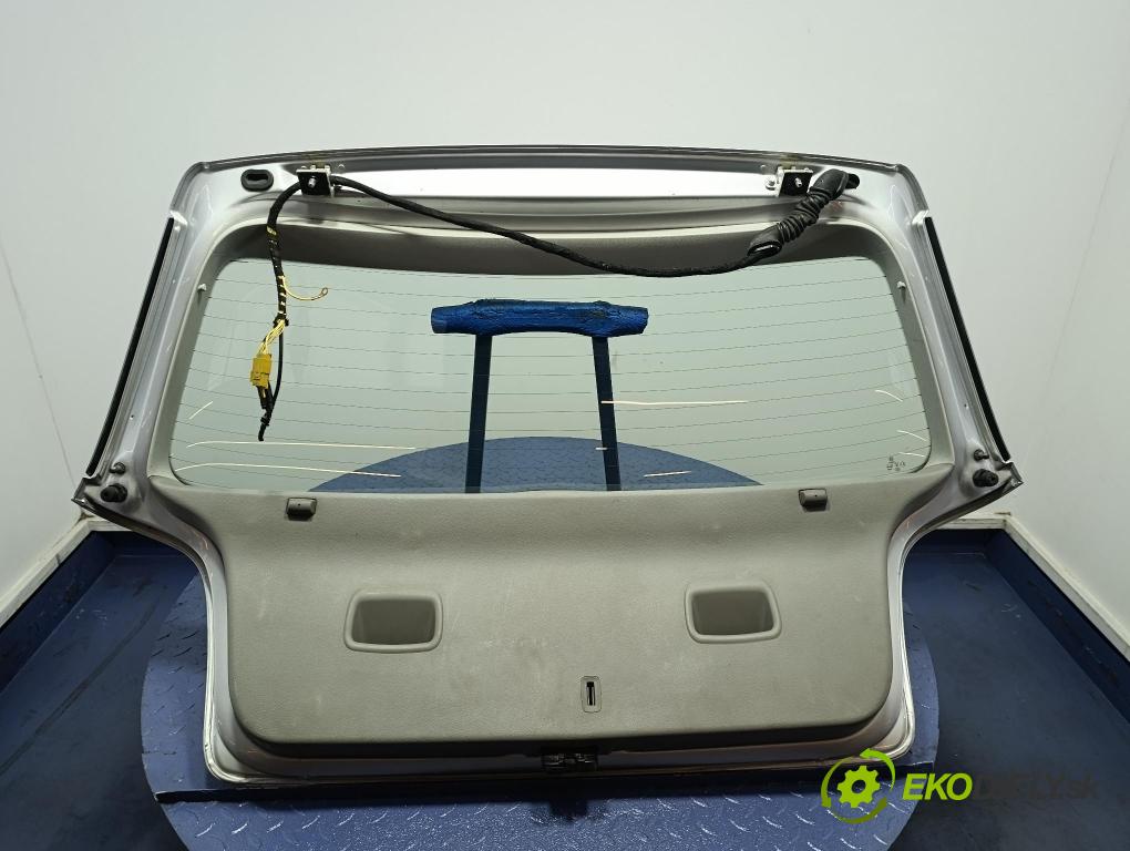 Vw Polo 2008 zadní dveře kufra: kufr 
