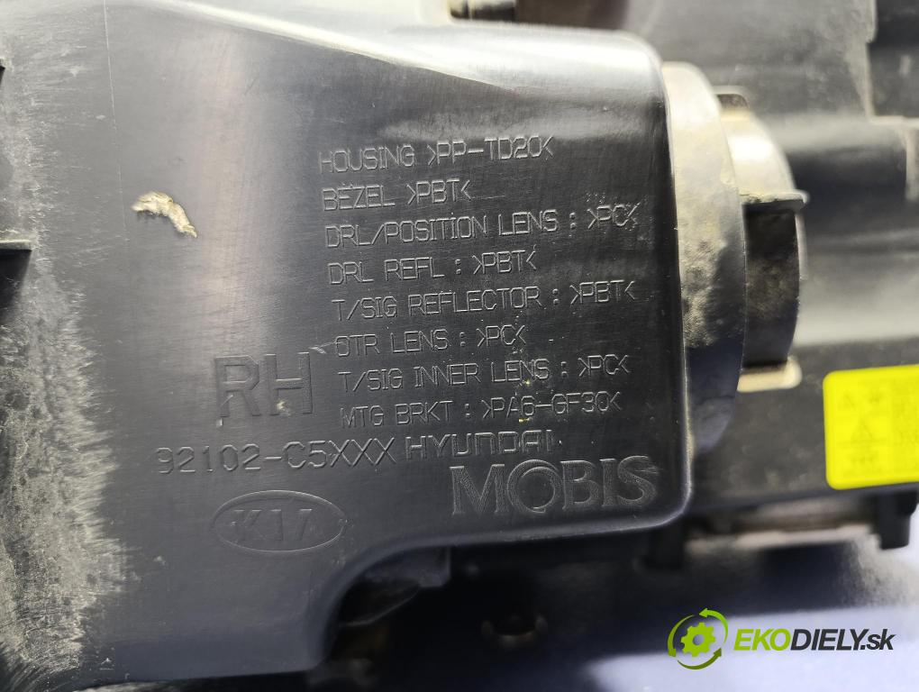 Kia Sorento 2015 Reflektor: v pravo: 92102-C5200