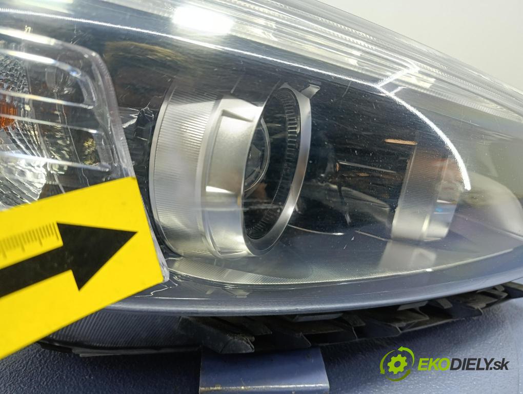 Kia Sorento 2015 Reflektor: v pravo: 92102-C5200
