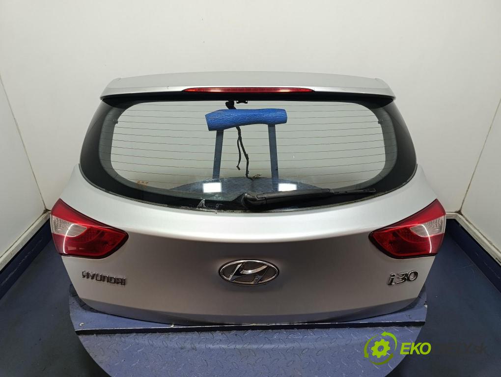 Hyundai I30 2001 zadní dveře kufra: kufr