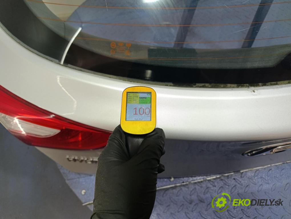 Hyundai I30 2001 zadní dveře kufra: kufr