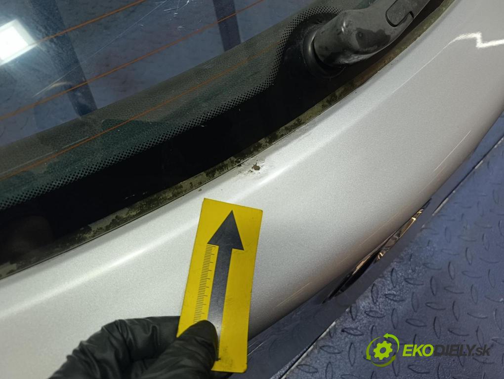 Hyundai I30 2001 zadní dveře kufra: kufr