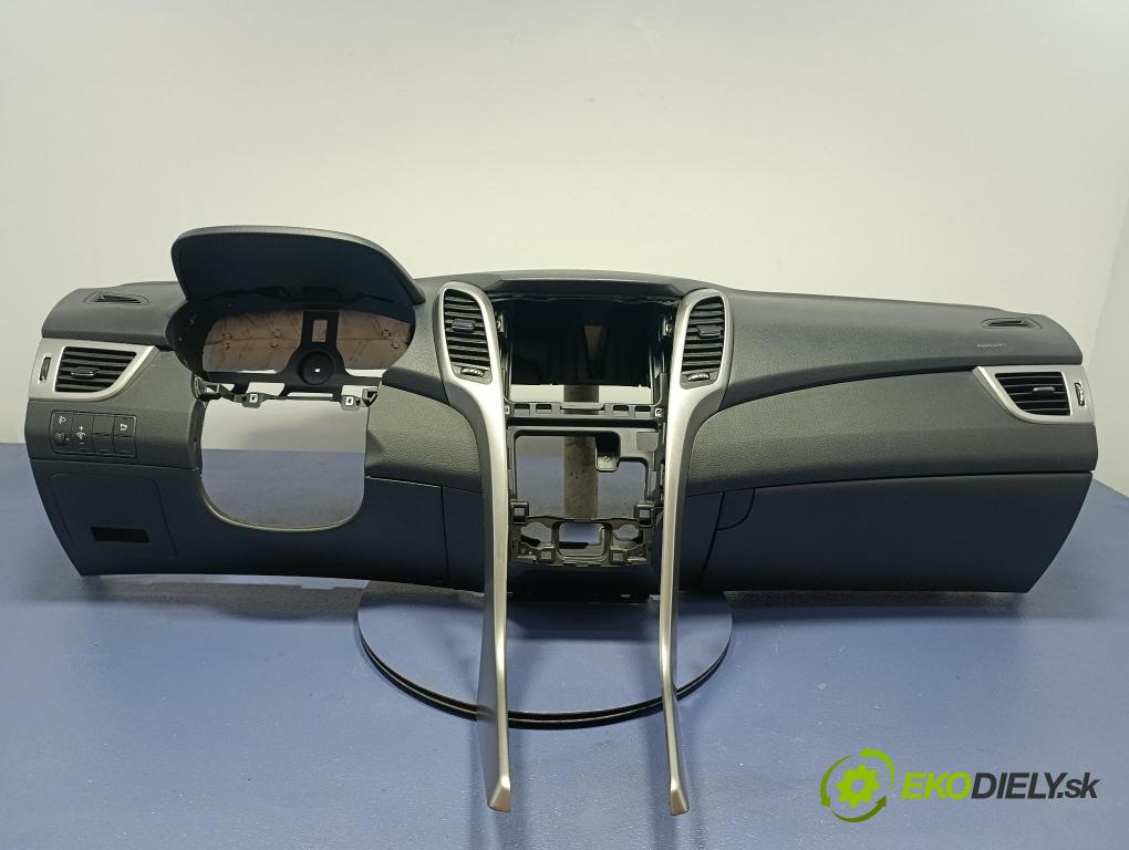 Hyundai I30 2001 kokpit,přistrojova deska 97350-A6000