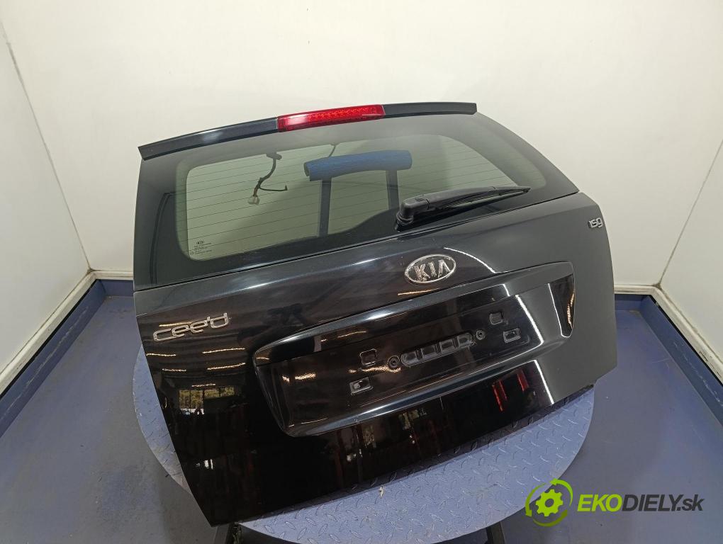 Kia Ceed 2009 zadní dveře kufra: kufr