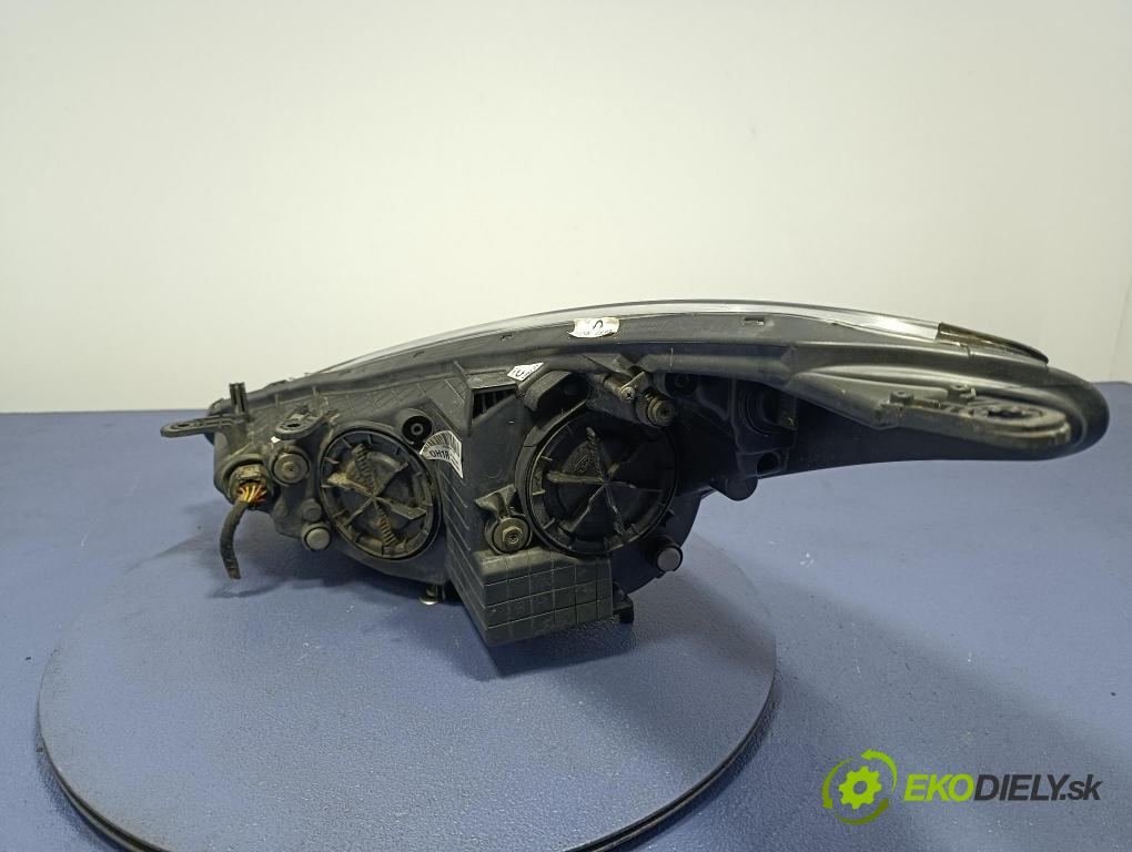 Hyundai I30 2001 světlo v pravo: 92102-A6020