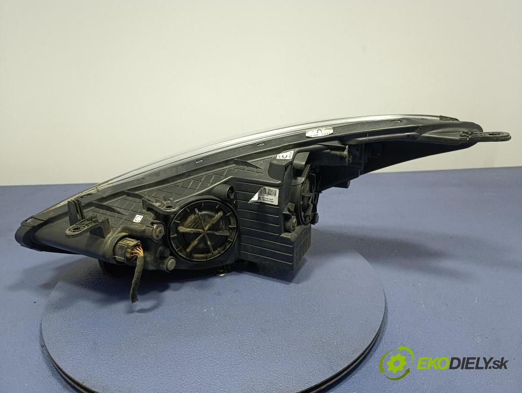 Hyundai I30 2001 světlo v pravo: 92102-A6020