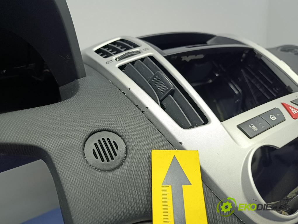 Kia Ceed 2009 kokpit,pristrojová doska