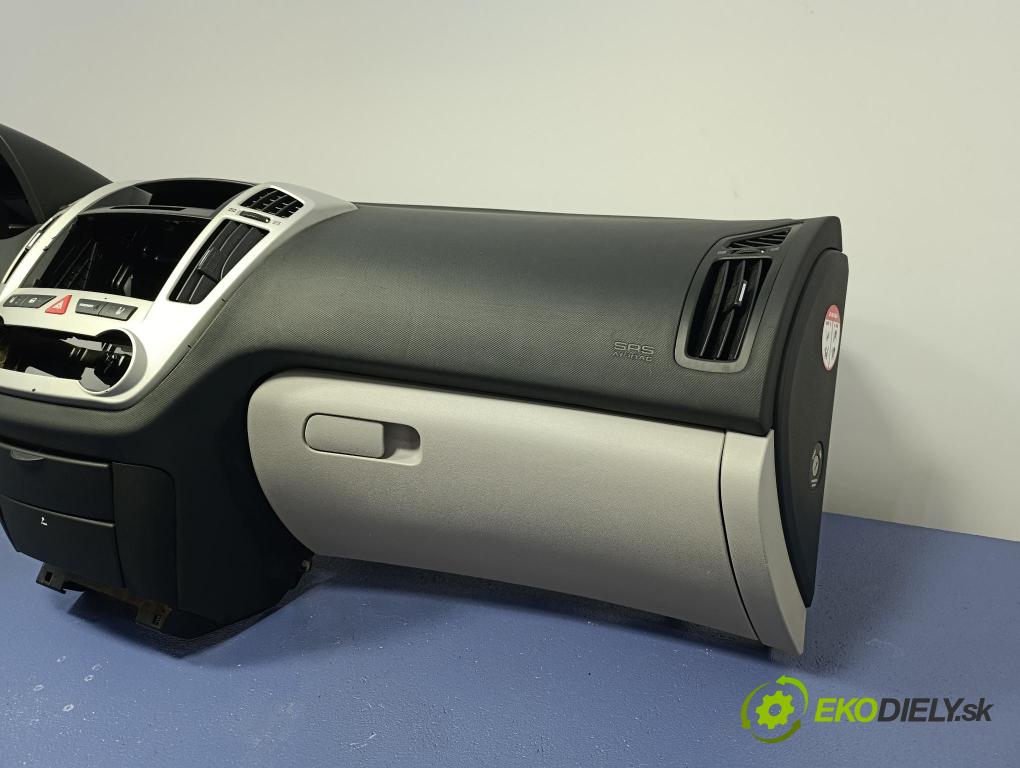 Kia Ceed 2009 kokpit,pristrojová doska